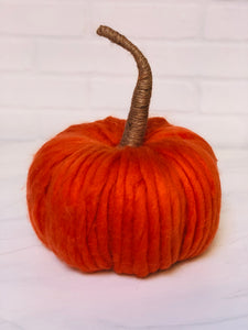Short Knit Orange Pumpkin